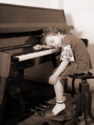 boy-on-piano